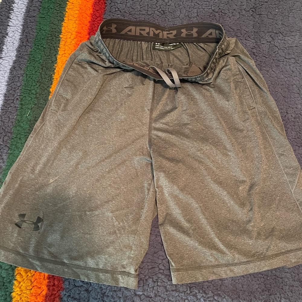 Under Armour Men’s Athletic Shorts Size: M